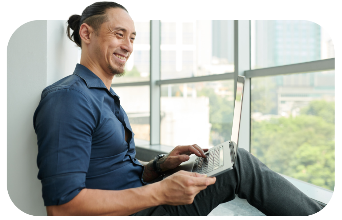 male on laptop working on staXscale - premium managed hosting